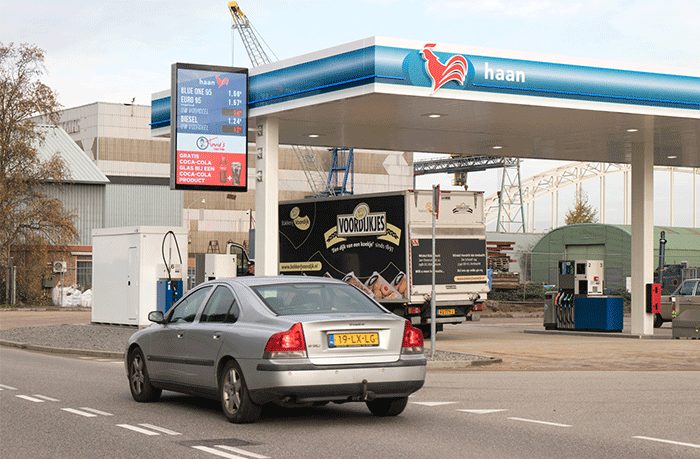 Dutch gas station successfully applied large LED pole display